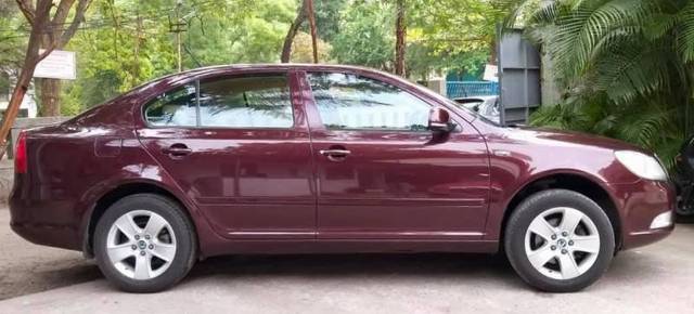 https://images10.gaadi.com/usedgaadi-sellcar/UsedCar/304a2d52-6df5-45a5-8db9-4a7fedea5540/b5278f27-3126-4485-8e70-22a8b70d2668.jpg?imwidth=6401