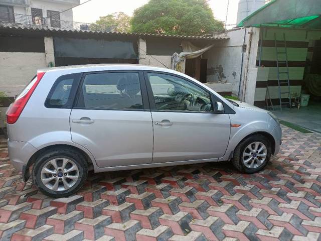 https://images10.gaadi.com/usedgaadi-sellcar/UsedCar/30527335-45bf-4958-8f22-f9f0687f6050/260a7343-95b5-44ee-a0d7-7b054008cfa2.jpg?imwidth=6402