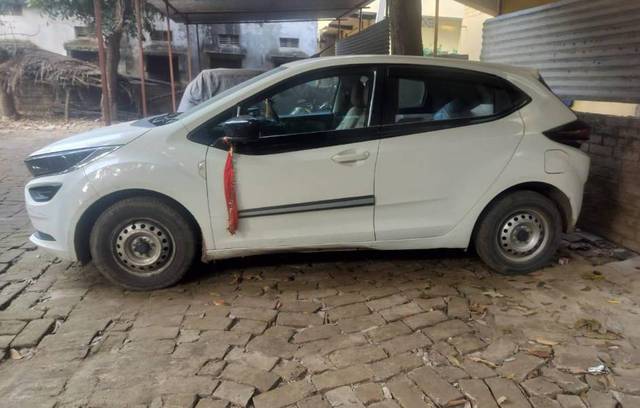 https://images10.gaadi.com/usedgaadi-sellcar/UsedCar/3093a868-3ac4-4a87-8a18-a38a403104a0/0b42ceff-f479-404e-b0d5-f17eb14ba77e.jpg?imwidth=6400