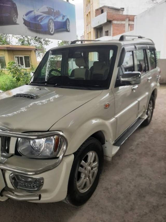 https://images10.gaadi.com/usedgaadi-sellcar/UsedCar/30a50269-71f9-4649-9eb4-e4cb2ab614e6/643f9527-ae9c-4ebd-bfa3-cc2ffa46da9e.jpg?imwidth=6400