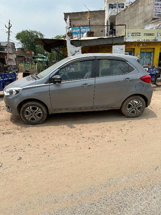 https://images10.gaadi.com/usedgaadi-sellcar/UsedCar/30a6c0f1-7690-4e69-a13c-2e1f99a81ba7/67453b06-7af4-45cc-a91c-59854a8d566d.jpg?imwidth=6402