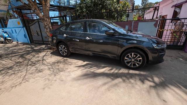 https://images10.gaadi.com/usedgaadi-sellcar/UsedCar/30a9bdc4-ac2f-41b0-b875-626f3523e99b/a03d539f-0907-4182-9f78-c808db879c47.jpg?imwidth=6401