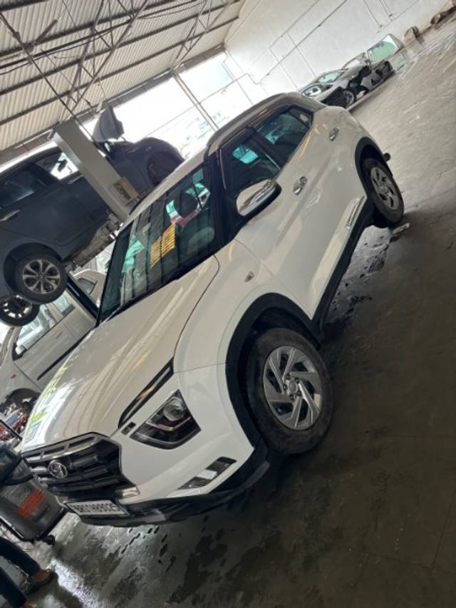 https://images10.gaadi.com/usedgaadi-sellcar/UsedCar/30f436b6-b85b-4c35-99e8-2d2ecca52cd5/4a6f82c8-adf6-490d-be00-e72f6e9ef52b.jpg?imwidth=6401