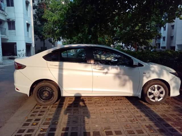 https://images10.gaadi.com/usedgaadi-sellcar/UsedCar/310ad61b-aafb-45c4-8c9d-49dd7a69cf1d/e3e99a6b-7aa3-4519-a66b-e8f16c94d28e.jpg?imwidth=6401