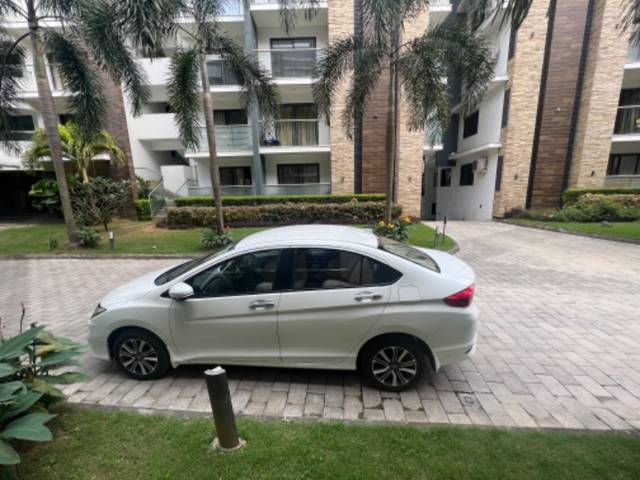 https://images10.gaadi.com/usedgaadi-sellcar/UsedCar/31600b3c-6566-45c9-882e-19612cc65fd9/3de18004-dd03-479a-a4a8-742311007aa9.jpeg?imwidth=6402