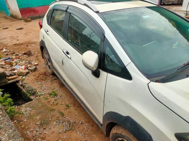 https://images10.gaadi.com/usedgaadi-sellcar/UsedCar/316163cc-12af-453b-b128-f94d75eb8a93/f086b9af-9b3b-4b91-ac8c-feb8cb53de88.jpg?imwidth=6401