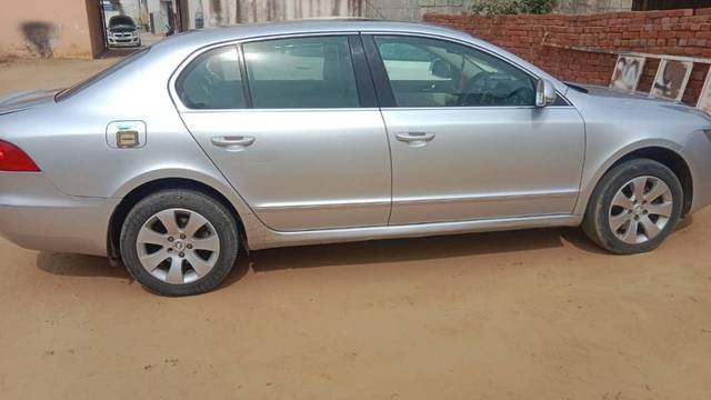 https://images10.gaadi.com/usedgaadi-sellcar/UsedCar/3185001d-6de1-478a-86dc-e2156eabda84/f852b020-9a2c-4bdd-b302-0d2cd2165852.jpg?imwidth=6402