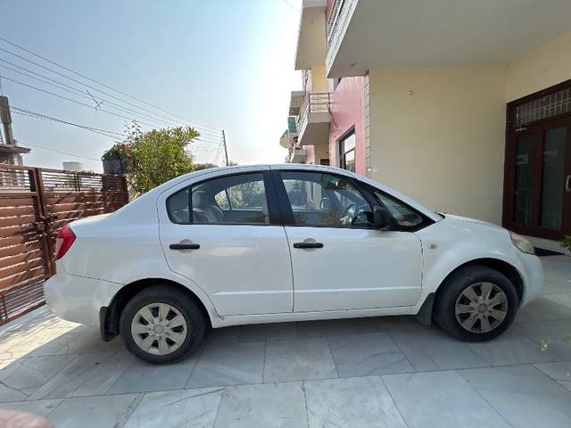 https://images10.gaadi.com/usedgaadi-sellcar/UsedCar/31ff653a-aa05-4dee-bd01-2cfb7d83271c/0e19e78b-e6fe-43d4-b65b-8a0ddfed947e.jpg?imwidth=6401