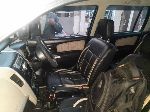 https://images10.gaadi.com/usedgaadi-sellcar/UsedCar/32003c10-0403-4e0c-aa15-847e52026f53/d03018f5-4954-40e2-ac7f-e660b2798fa8.jpg?imwidth=6401