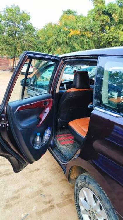 Toyota Innova Crysta 2.4 G MT 8S BSIV