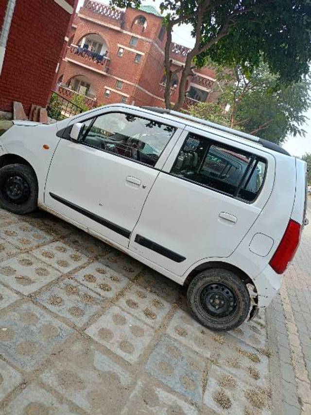 https://images10.gaadi.com/usedgaadi-sellcar/UsedCar/325211ee-fb04-4fcf-89a4-e40c12aaa696/5b288dc2-863d-454f-a961-abf2f03cd1a1.jpg?imwidth=6402