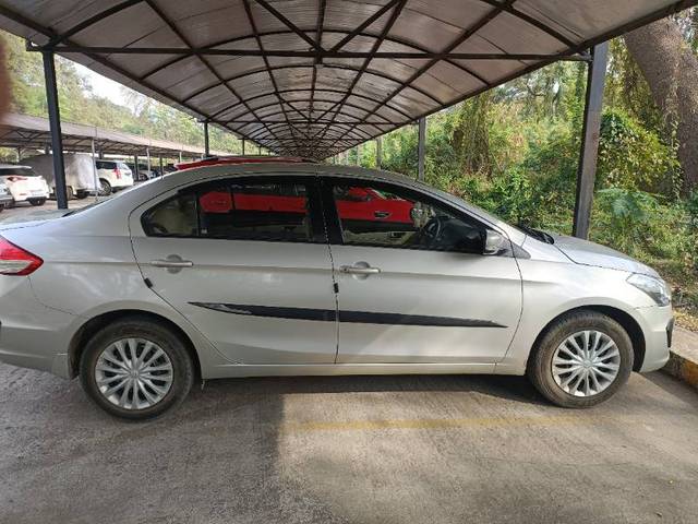 https://images10.gaadi.com/usedgaadi-sellcar/UsedCar/326f4ec1-485c-4d10-b8b8-38470c8e75a0/b9741b05-def5-4d01-a4b8-8da7d49cdff9.jpg?imwidth=6401