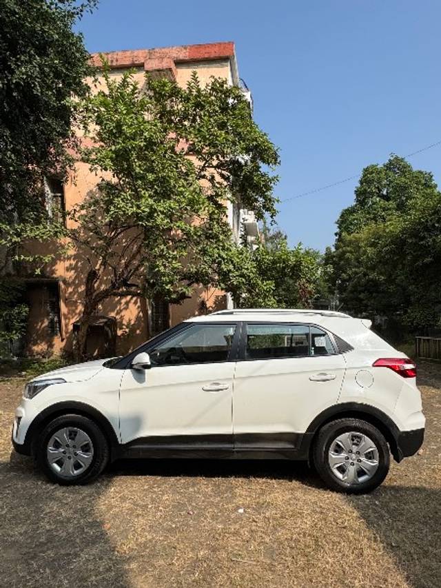 https://images10.gaadi.com/usedgaadi-sellcar/UsedCar/32e534c5-9bdc-4fcd-9d0b-a2d7ec52ebcd/257d5cf1-b9e6-428b-a59f-4abaa91cb716.jpg?imwidth=6402