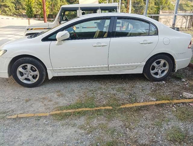 https://images10.gaadi.com/usedgaadi-sellcar/UsedCar/32fb8e0c-ae7f-4e00-8eac-a7a9fdd8aeec/6b746fde-e98e-4982-a480-22a163245a39.jpg?imwidth=6402