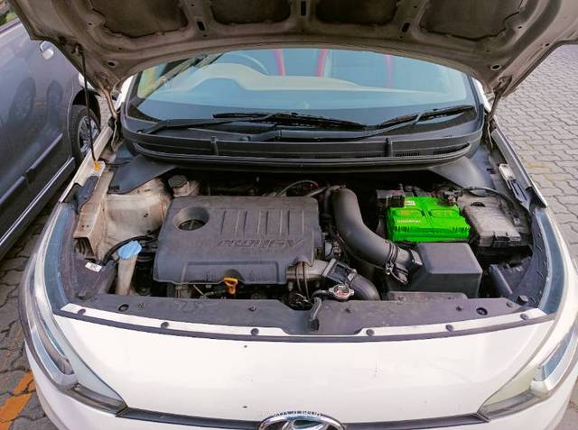 https://images10.gaadi.com/usedgaadi-sellcar/UsedCar/33372abf-3fb5-44d0-aa23-c3aaa0b7e5be/f37c24f8-94bf-4fd8-9237-d4e960271b3f.jpg?imwidth=6402