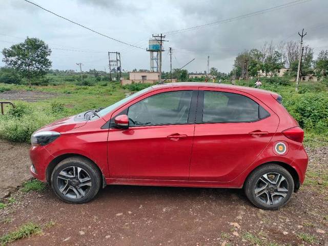 https://images10.gaadi.com/usedgaadi-sellcar/UsedCar/3365acda-f9db-418e-8d6d-16e8d9131ec2/af255347-c3dd-45a0-b0d0-98b75854e9f5.jpg?imwidth=6402