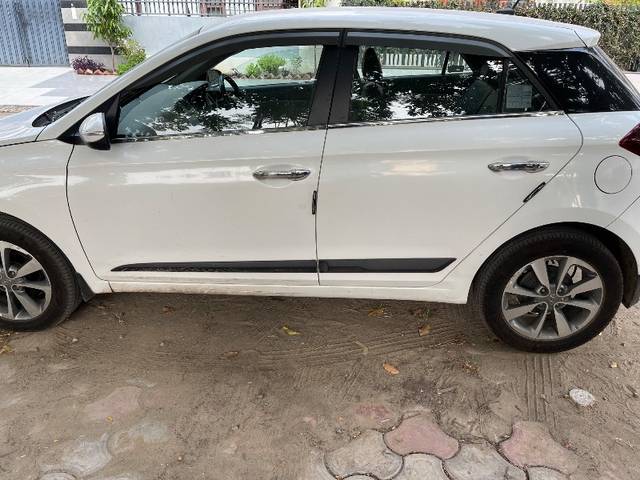 https://images10.gaadi.com/usedgaadi-sellcar/UsedCar/339801e2-4ff1-4d1d-8337-1f8a4cfc6872/d92836ad-e767-4b31-8c31-9c496a994829.jpeg?imwidth=6402