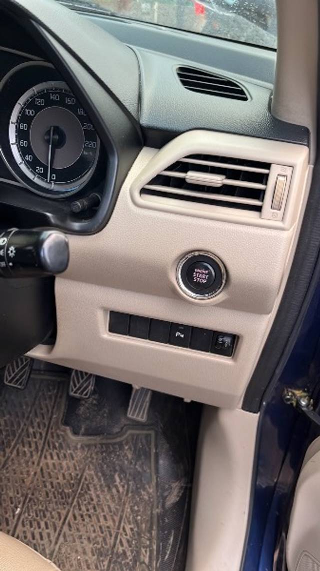 https://images10.gaadi.com/usedgaadi-sellcar/UsedCar/33cf203b-9097-4f71-801f-51b3f843f22e/00b1e969-8064-48f0-905a-d22ffccef5e2.jpeg?imwidth=6401