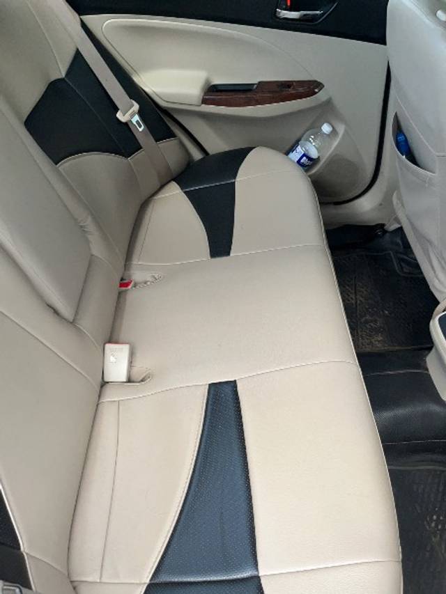 https://images10.gaadi.com/usedgaadi-sellcar/UsedCar/33cf203b-9097-4f71-801f-51b3f843f22e/fdfb123e-b3b5-4d9b-96d5-96462f9e3617.jpeg?imwidth=6402