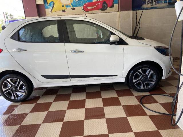 https://images10.gaadi.com/usedgaadi-sellcar/UsedCar/341b4100-943a-48b5-bff4-893ce2d4c070/23efbb8a-670a-4da2-9c84-d18091092094.jpeg?imwidth=6400