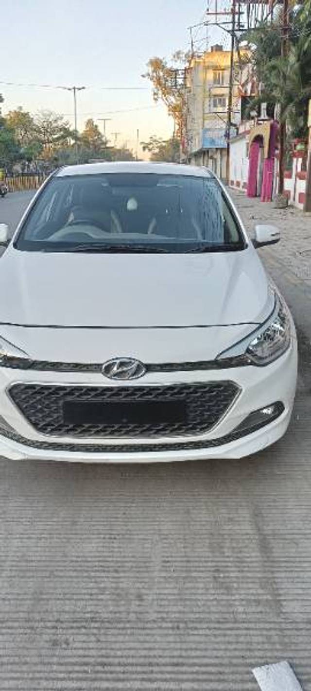 https://images10.gaadi.com/usedgaadi-sellcar/UsedCar/34214c1a-0a93-454e-9677-953b0b3c304e/8a74de23-9b1b-4aef-9a3f-c7ef239260b0.jpg?imwidth=6401