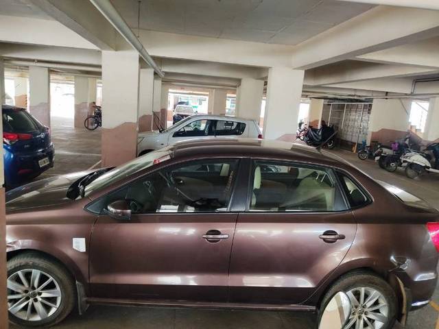 https://images10.gaadi.com/usedgaadi-sellcar/UsedCar/3456c0af-1b3f-4459-ac87-138d4c3ff7a3/d9924f70-585e-4bc9-8ff5-76f39e3a613b.jpg?imwidth=6402