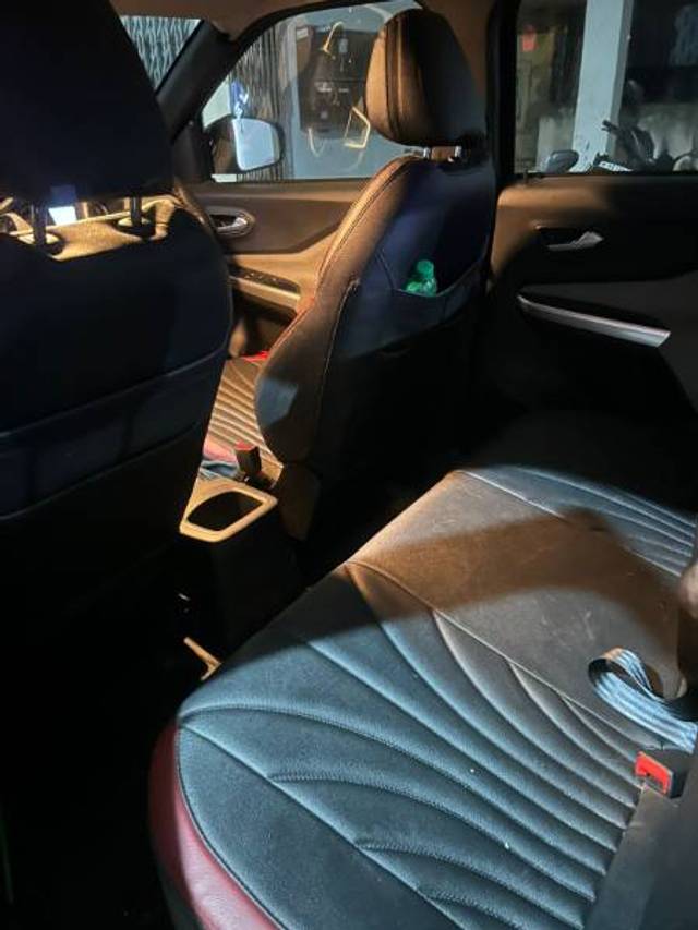 https://images10.gaadi.com/usedgaadi-sellcar/UsedCar/3464be4a-bc3c-4462-a6dd-88a1bbd0b734/42c21d65-7c30-46c6-a48c-cfbdde62ceb3.jpg?imwidth=6402