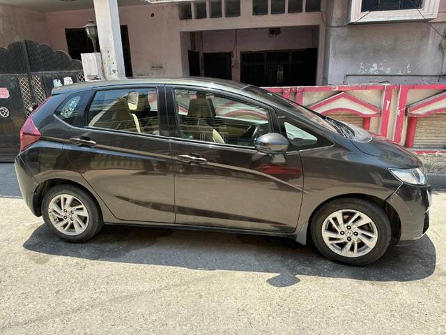 https://images10.gaadi.com/usedgaadi-sellcar/UsedCar/34696981-e027-4d8b-9150-6ba0838dfbc6/43eb1685-f2a7-4400-9eb8-d5c00430de86.jpeg?imwidth=6401