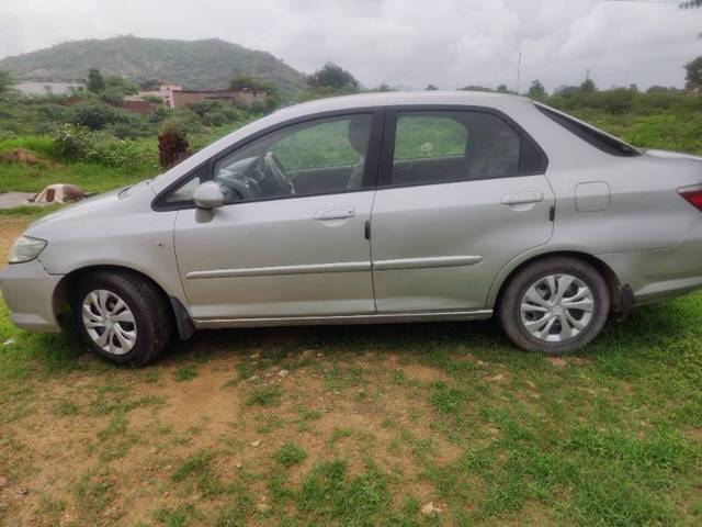 https://images10.gaadi.com/usedgaadi-sellcar/UsedCar/34a9deb3-1882-431f-80c7-da379444c1c8/0701173d-7fe3-4e1c-b4d6-5574d16fac55.jpg?imwidth=6402