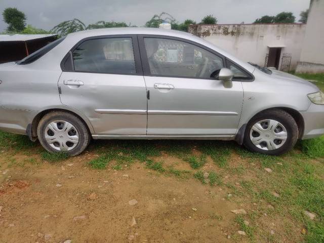 https://images10.gaadi.com/usedgaadi-sellcar/UsedCar/34a9deb3-1882-431f-80c7-da379444c1c8/2e6f4dc5-19be-4ed7-9580-916fdc8a1a36.jpg?imwidth=6401