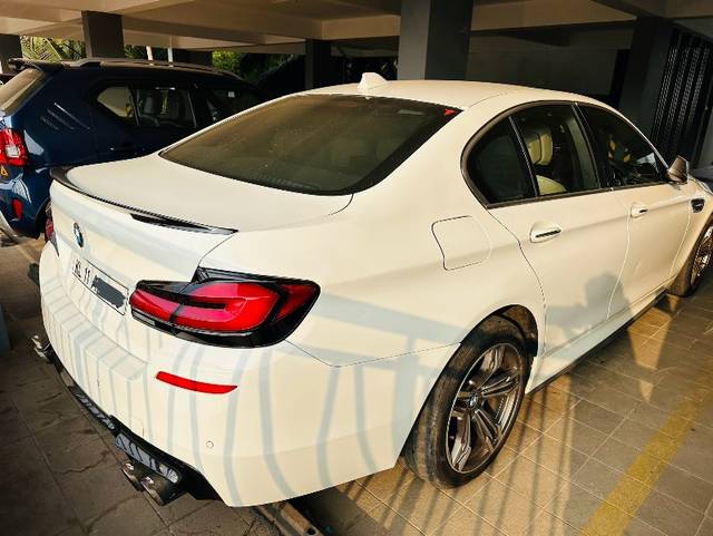 https://images10.gaadi.com/usedgaadi-sellcar/UsedCar/34c523bd-f71b-4973-91b4-3bb30d76fe94/a631d9bb-933e-47ba-802d-5f829479e3cf.jpeg?imwidth=6401