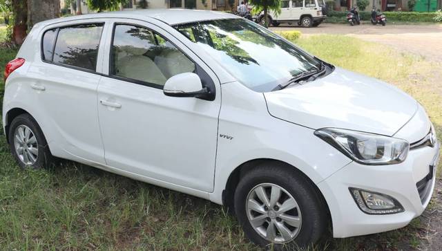 https://images10.gaadi.com/usedgaadi-sellcar/UsedCar/34df41db-40d6-4953-a85a-01b42c80a2da/0b21ef3d-fd9d-46c6-a5a9-66a5d307ba08.JPG?imwidth=6400