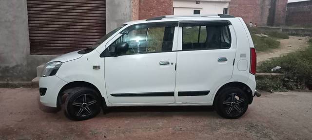 https://images10.gaadi.com/usedgaadi-sellcar/UsedCar/3544e644-685b-4932-b301-2bd6c0104700/39ee952f-1bf0-45fa-82c8-a09cd490339d.jpg?imwidth=6402