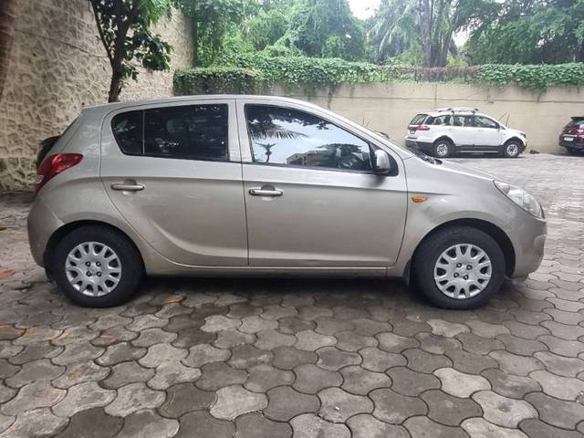 https://images10.gaadi.com/usedgaadi-sellcar/UsedCar/3548b3ad-762d-4125-a852-7558d55f4b8d/e3b7d52f-0822-4fb3-ae0f-99f5a7691f47.jpg?imwidth=6401