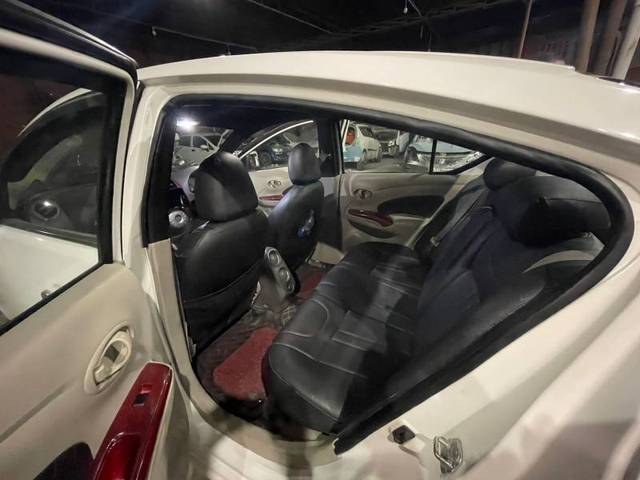 https://images10.gaadi.com/usedgaadi-sellcar/UsedCar/35656837-2af5-481f-8bf6-9c660101ae1f/1ff0c2b3-fdda-491f-ac9b-574c5ecf8617.jpg?imwidth=6402
