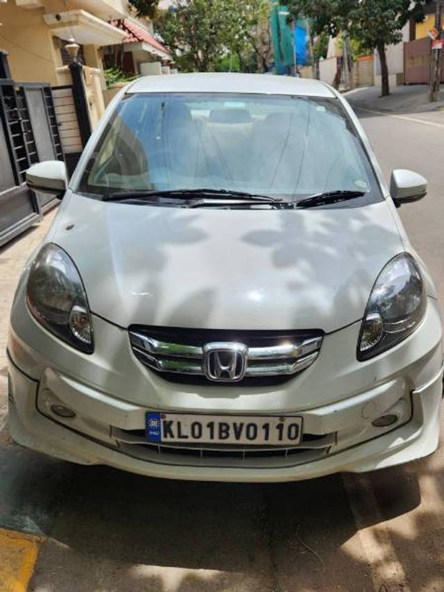 https://images10.gaadi.com/usedgaadi-sellcar/UsedCar/3569bd5a-8b6a-4b5f-a983-1b23c1de0941/43336893-7a0c-44cd-bf07-9da92f4fad66.jpg?imwidth=6400