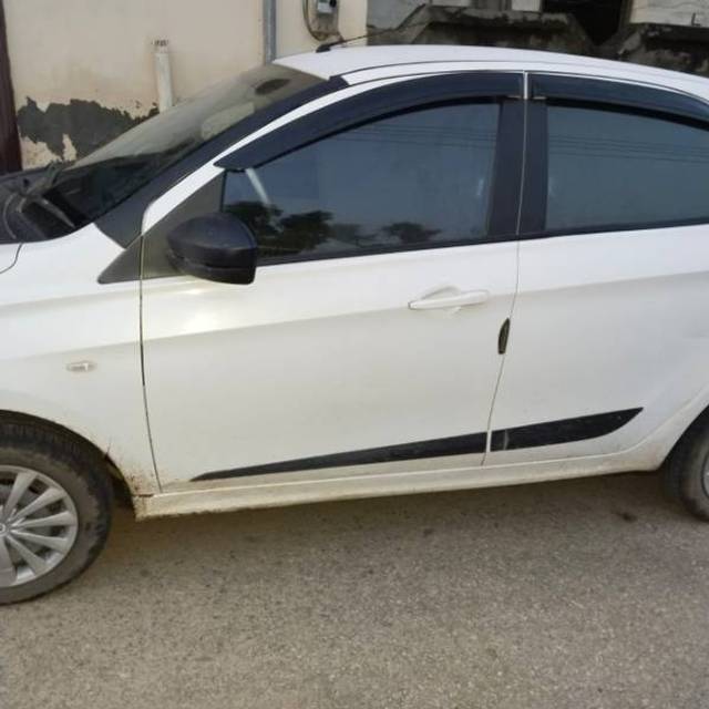https://images10.gaadi.com/usedgaadi-sellcar/UsedCar/357ca192-f5a8-47f5-a7f5-a23648a83e69/589f5cd8-87c7-4846-886d-a1a86f5199a2.jpg?imwidth=6402