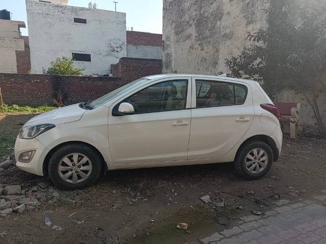 https://images10.gaadi.com/usedgaadi-sellcar/UsedCar/358f010b-da13-4755-9fa9-c4c48566fff0/4f41e1bc-b165-4bdd-af8c-bd3151b5e4fc.jpg?imwidth=6400