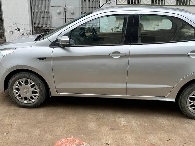 https://images10.gaadi.com/usedgaadi-sellcar/UsedCar/35b7c813-edbe-462a-88fc-4b5d6df6a550/412dfd4f-4cd3-44c3-bf2e-4f8b02fa621c.jpeg?imwidth=6402