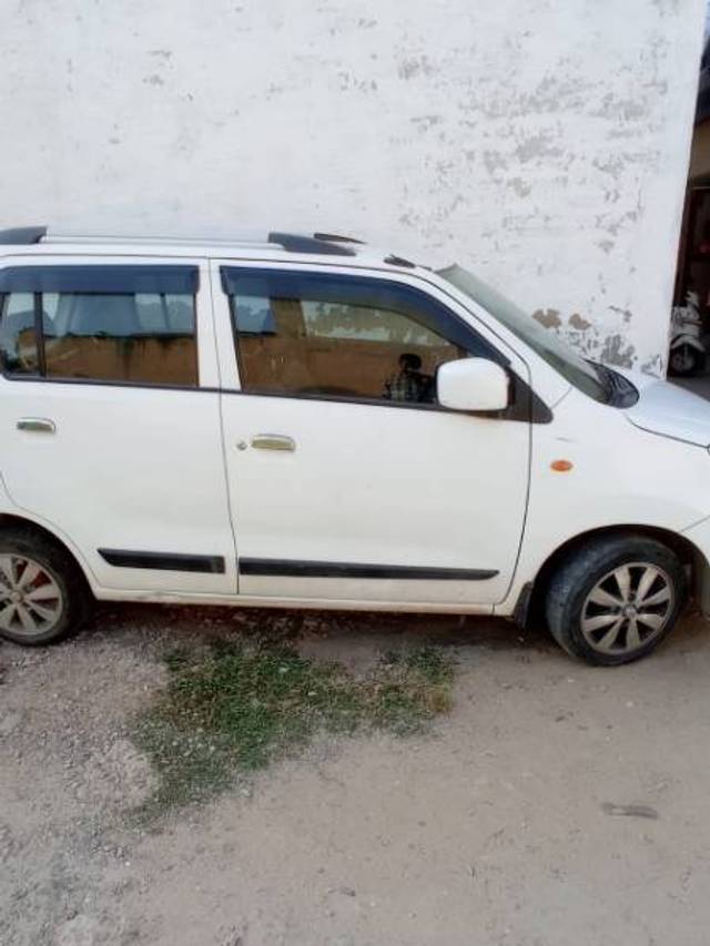 https://images10.gaadi.com/usedgaadi-sellcar/UsedCar/35d4c168-af14-4ce4-9978-63bd77f10db2/b0785aa7-9c3a-4133-8e45-091b7634de9a.jpg?imwidth=6401