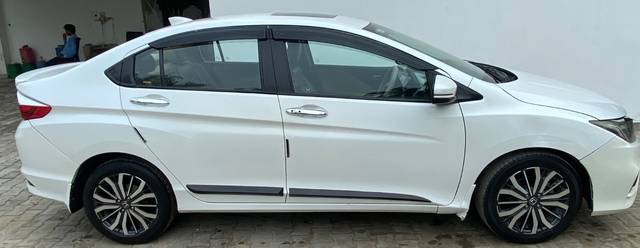 https://images10.gaadi.com/usedgaadi-sellcar/UsedCar/35e341cf-6d4a-40ec-94e0-fce2d2c5db9e/7cde0a21-843f-4a96-bfb3-eac8b1ef03ce.jpeg?imwidth=6401