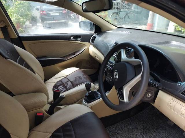 https://images10.gaadi.com/usedgaadi-sellcar/UsedCar/35f9e916-750e-4fe0-95c9-e334d797f390/8573d1c2-2980-4eb8-8e8c-0289ab230cc2.jpg?imwidth=6401