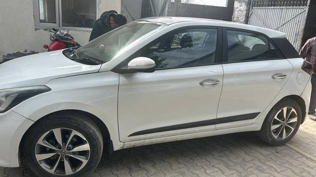 https://images10.gaadi.com/usedgaadi-sellcar/UsedCar/35fdae1a-4dff-43d5-84a8-a090f11cfba3/cb4a5192-9edf-4e1a-87c0-f8b4afa83a1e.jpg?imwidth=6400