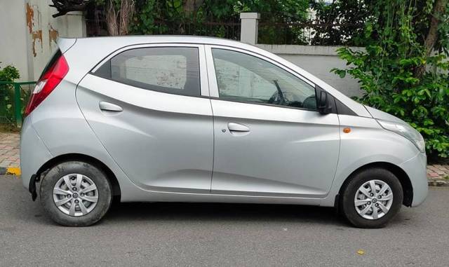 https://images10.gaadi.com/usedgaadi-sellcar/UsedCar/3601ee65-aacc-4b8c-8f95-95d3ff41b6ce/5e8b8c18-b0cc-474d-a8e3-c42bbc16a964.jpg?imwidth=6401