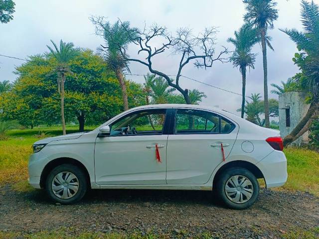 https://images10.gaadi.com/usedgaadi-sellcar/UsedCar/36bcea36-2f2c-48f1-8f05-e0fc1e1552f1/df50c27a-4101-4dfb-9497-c2d4a14dcd18.jpg?imwidth=6402