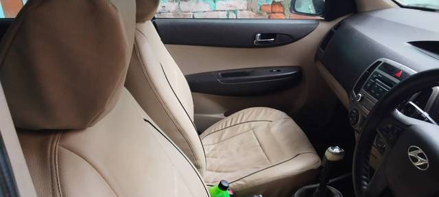 https://images10.gaadi.com/usedgaadi-sellcar/UsedCar/36c44fa8-b670-491f-ab1c-658e916ffa06/02433e65-96c3-4f05-a776-2667cc1c98b8.jpg?imwidth=6401