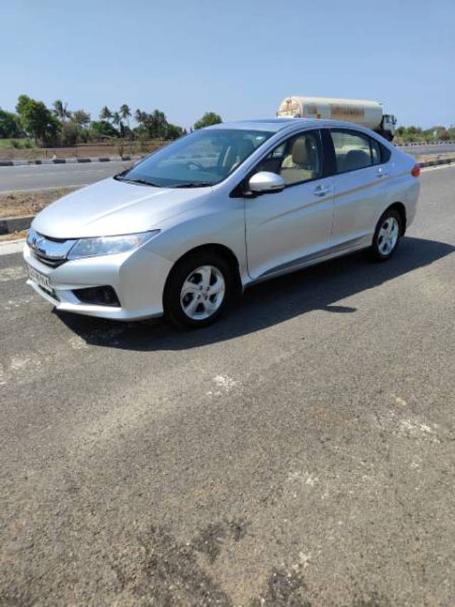 https://images10.gaadi.com/usedgaadi-sellcar/UsedCar/36d123c2-c9a1-4c11-a8ec-39f5a9df91cb/7ce76459-3d34-434e-9fa3-ba172769ced3.jpg?imwidth=6401