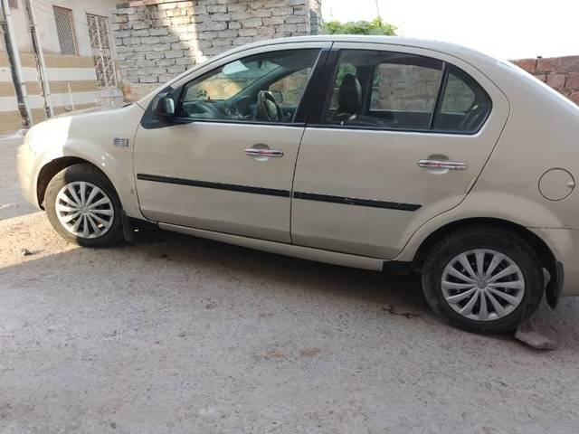 https://images10.gaadi.com/usedgaadi-sellcar/UsedCar/371c72e7-c138-4d74-aa9b-46dd7e186336/707b9f43-7605-4532-9587-6273d1ece9a0.jpg?imwidth=6401