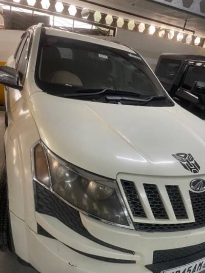 Mahindra XUV500 W8 AWD Mahindra XUV500 W8 AWD