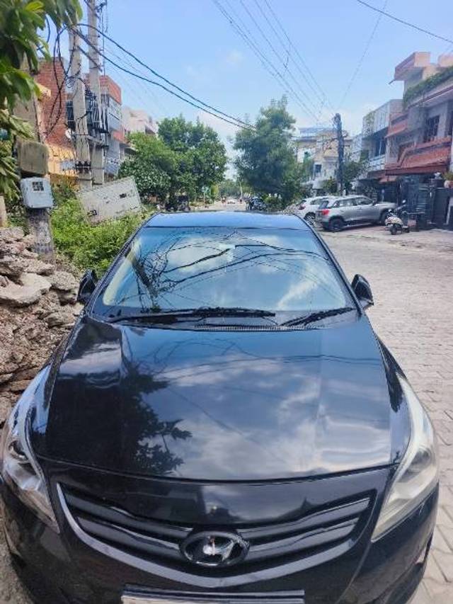 https://images10.gaadi.com/usedgaadi-sellcar/UsedCar/373de1c3-16bb-42a5-84b4-2aec2d55e714/3d6c9b61-0c94-43cb-aea2-4e5d7a02769d.jpg?imwidth=6402